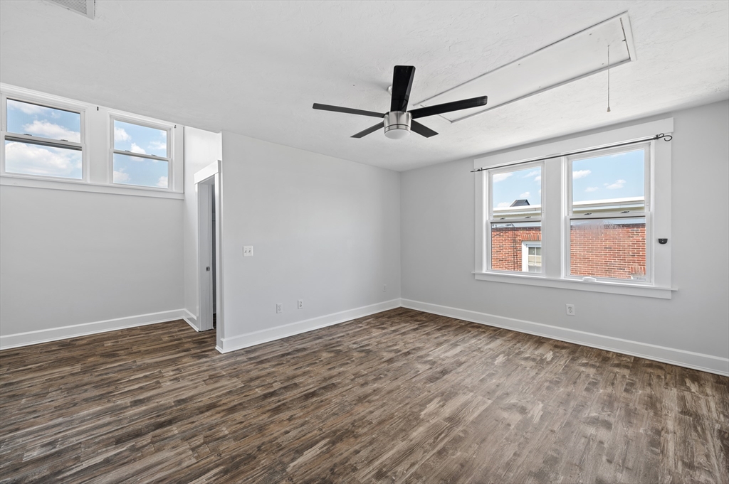 8 Beekman St, Fitchburg