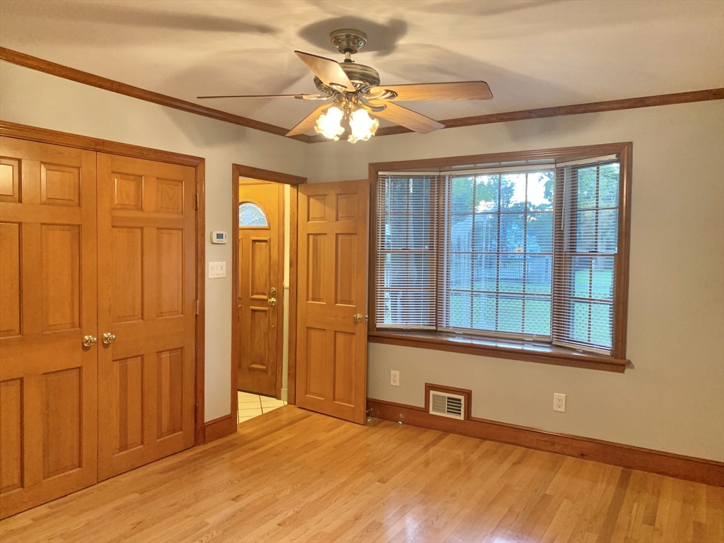 239 Grove St, Waltham