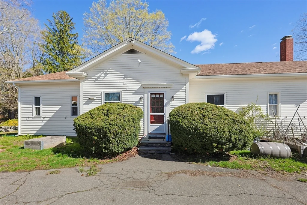 9-13 W Main St, Norton