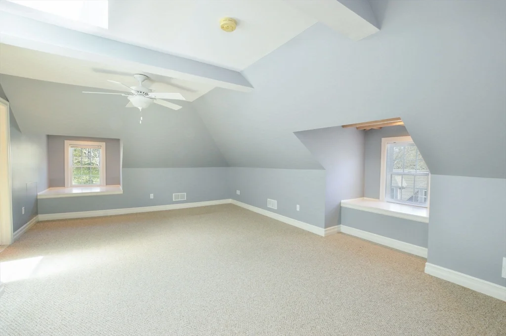 66 Tucker Ln, Dartmouth