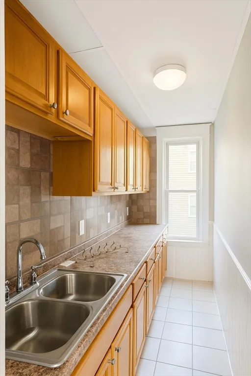 21 Henchman, East Worcester