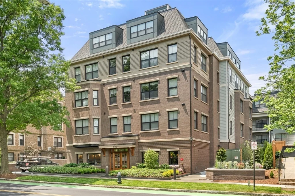 136 Babcock St, Coolidge Corner