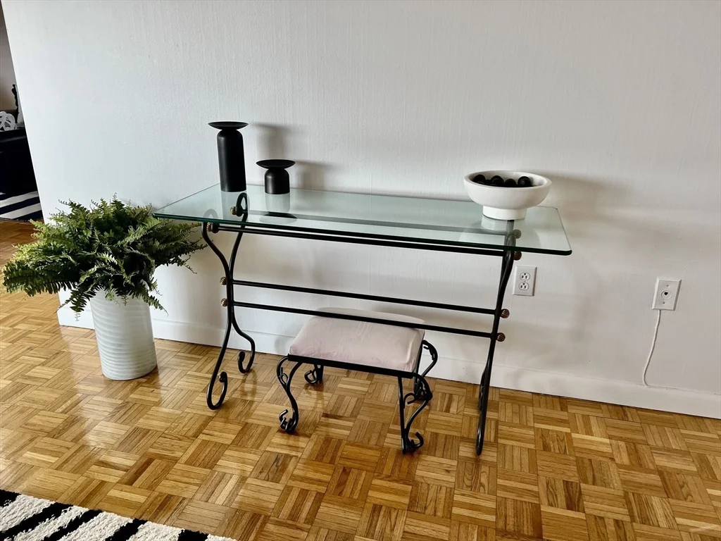 300 Lynn Shore Dr, Lynn