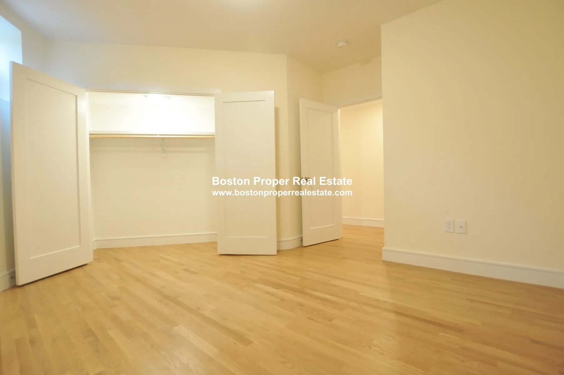 877 Beacon St, Fenway