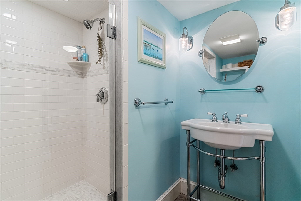 121 Main St, Charlestown