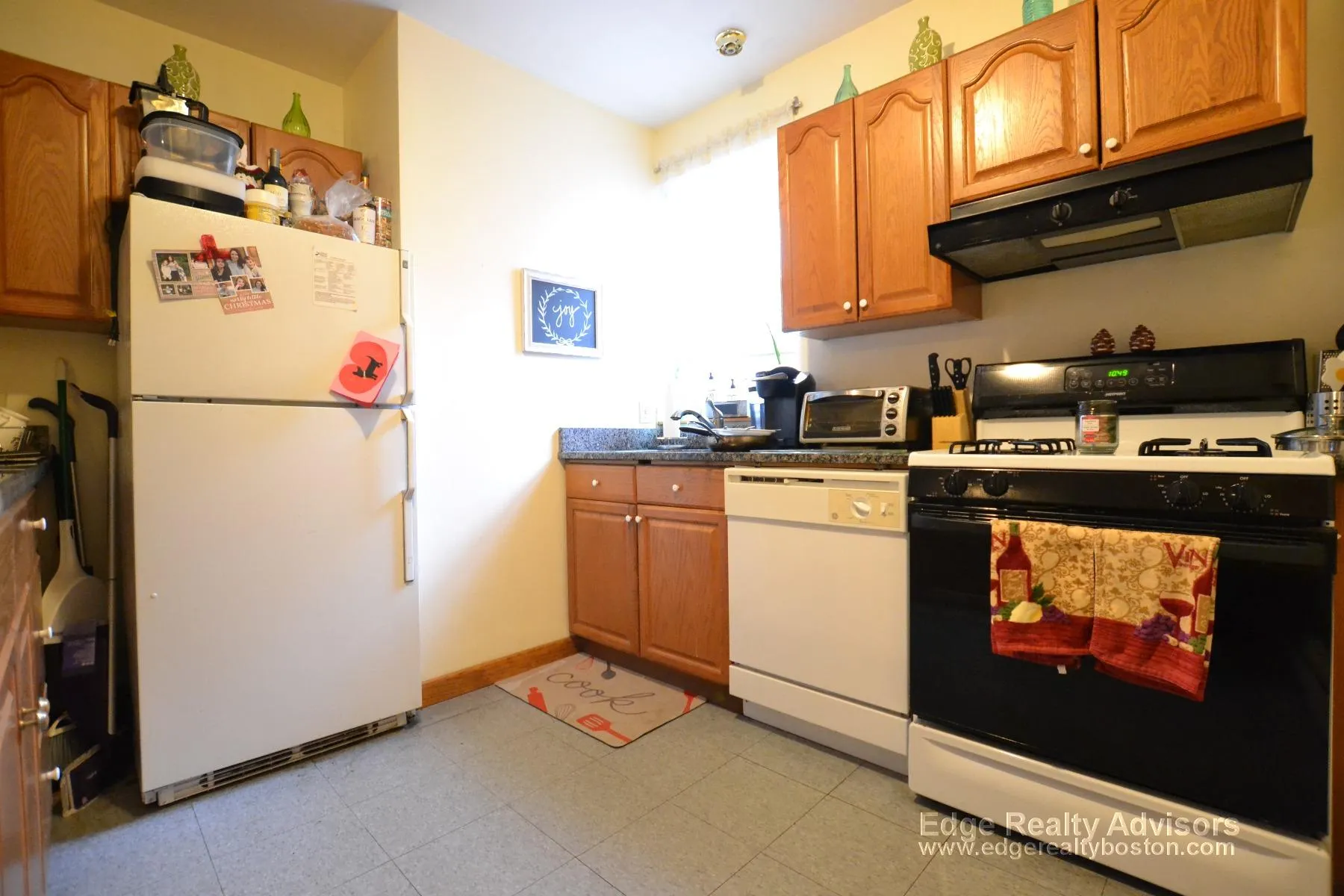 551 Washington St, Oak Square