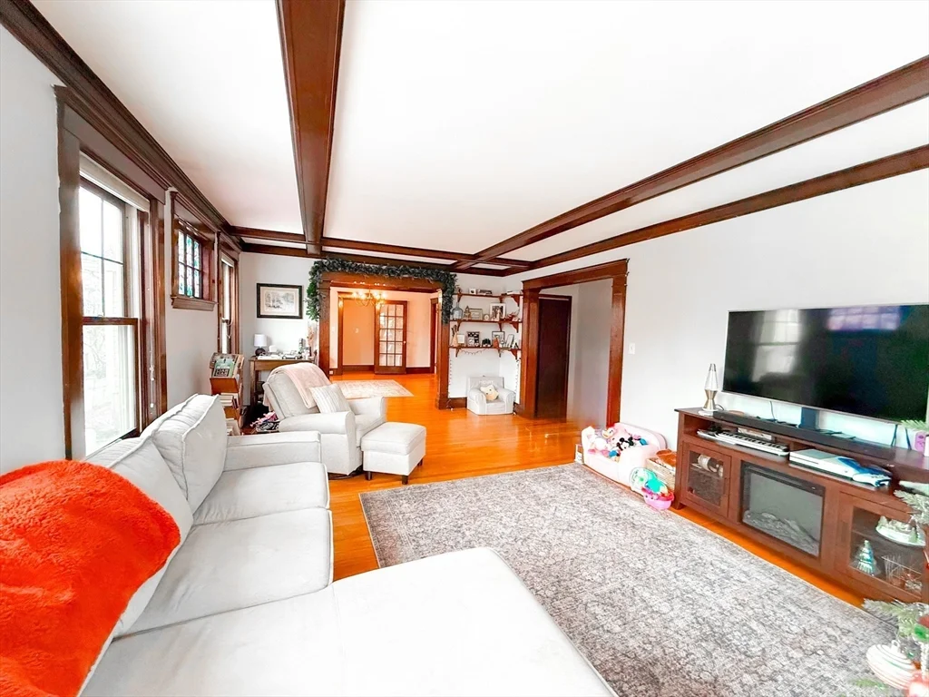 66 Riverview Ave, Waltham