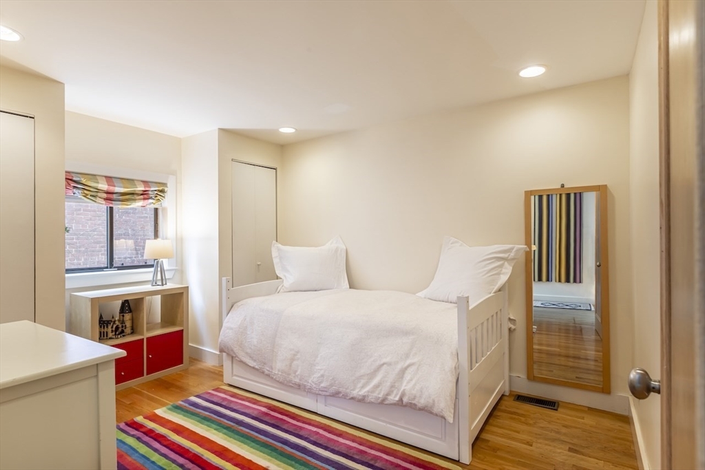 54 Trowbridge, Mid-Cambridge