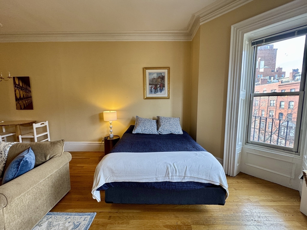 169 Beacon St, Back Bay