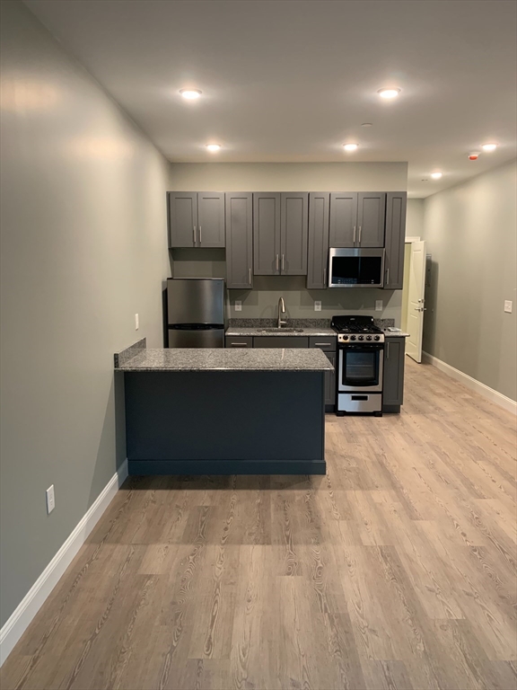 14 Yeamans St, Revere