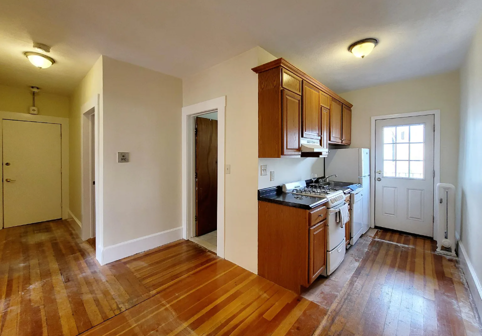 132 1/2 Oxford St, Baldwin