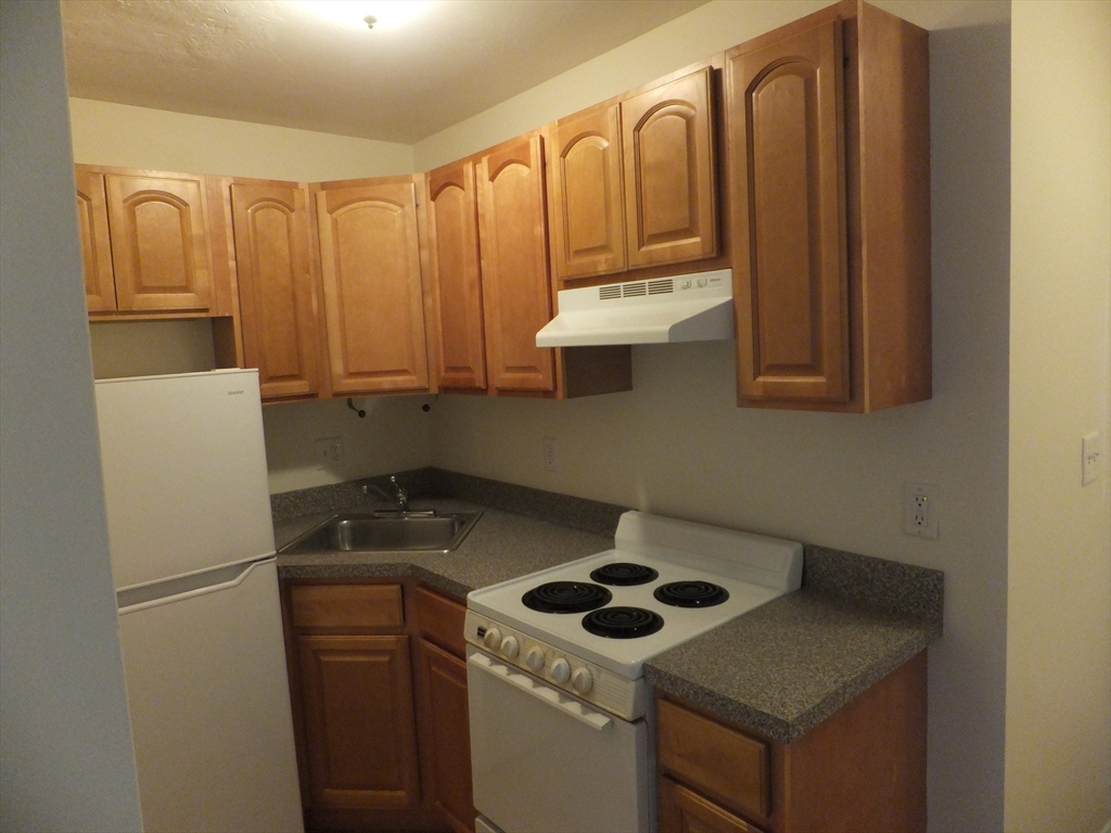 1581 Commercial St, Weymouth