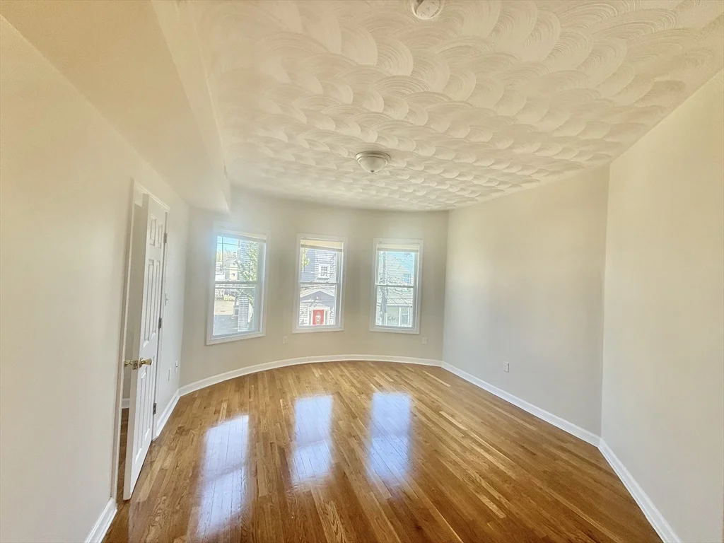 34 School St, Everett