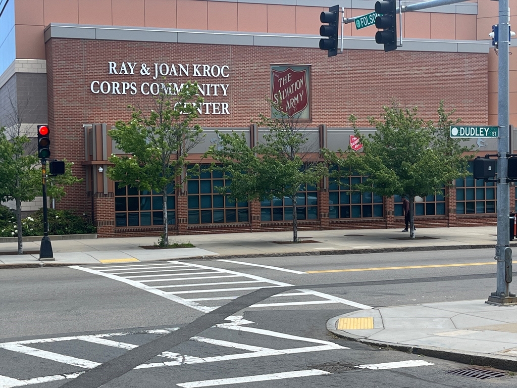 2 Woodville Park, Roxbury