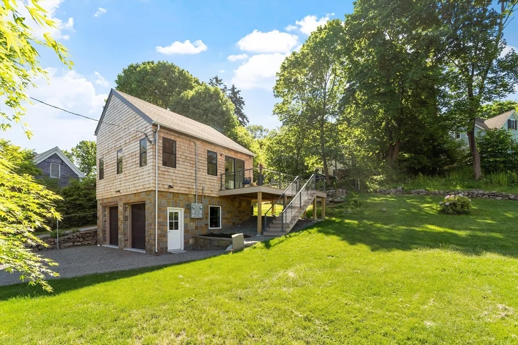 29 Pigeon Hill St, Rockport