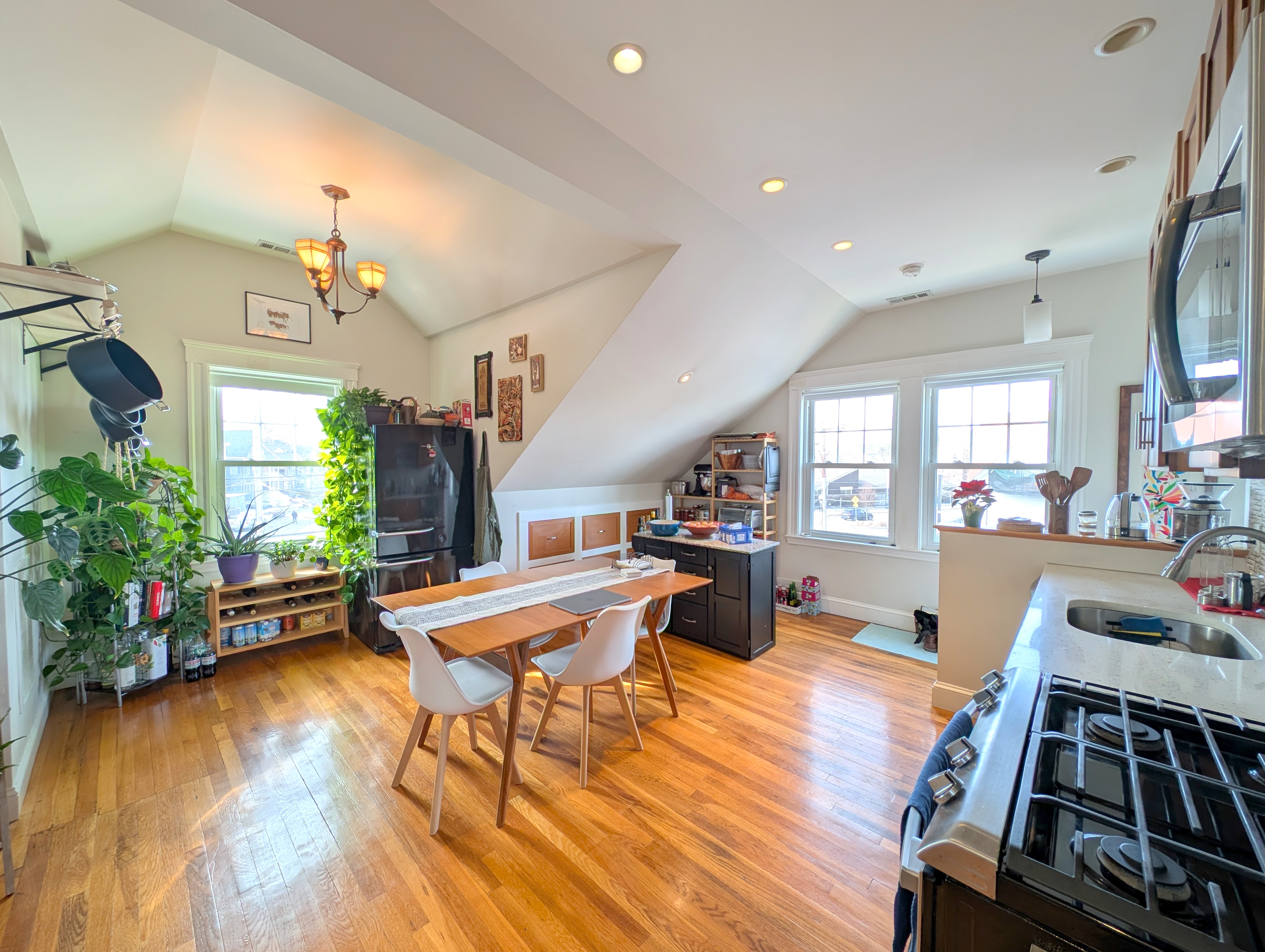 472 Main St, Medford