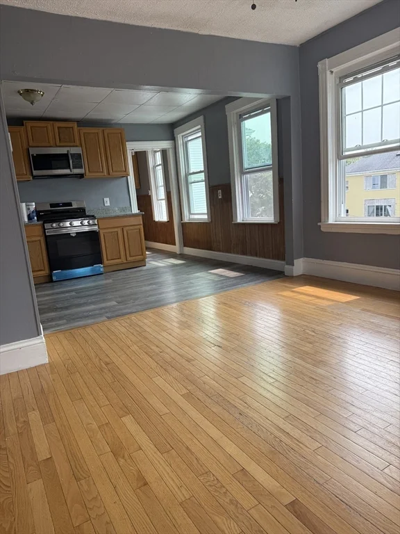 157 Vernon St, Worcester