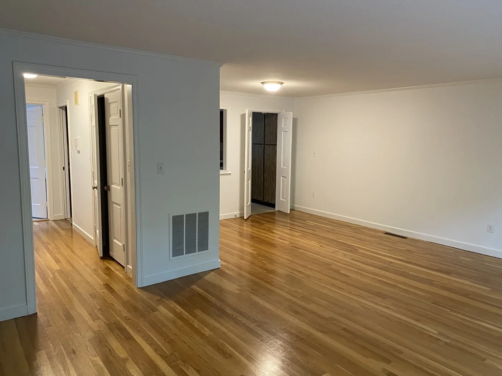 7 Bethel Rd, Wellesley