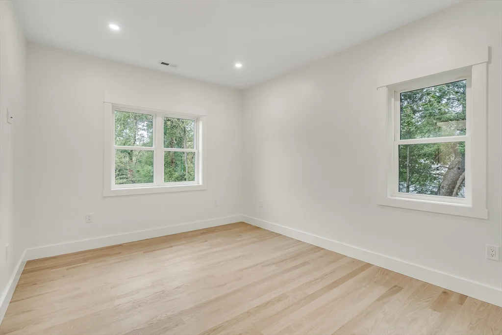 22 Estabrook Rd, Lexington