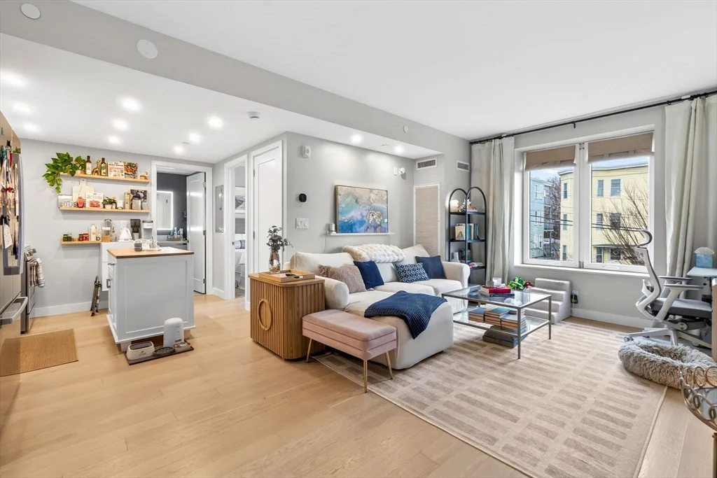 932 Broadway St, Chelsea