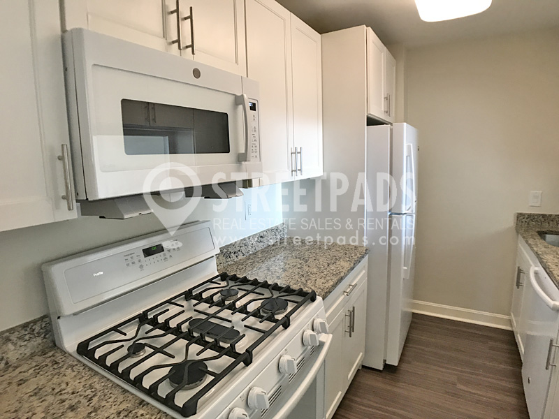 700 Huron Ave, Strawberry Hill