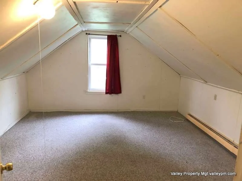 697 Main St, Amherst