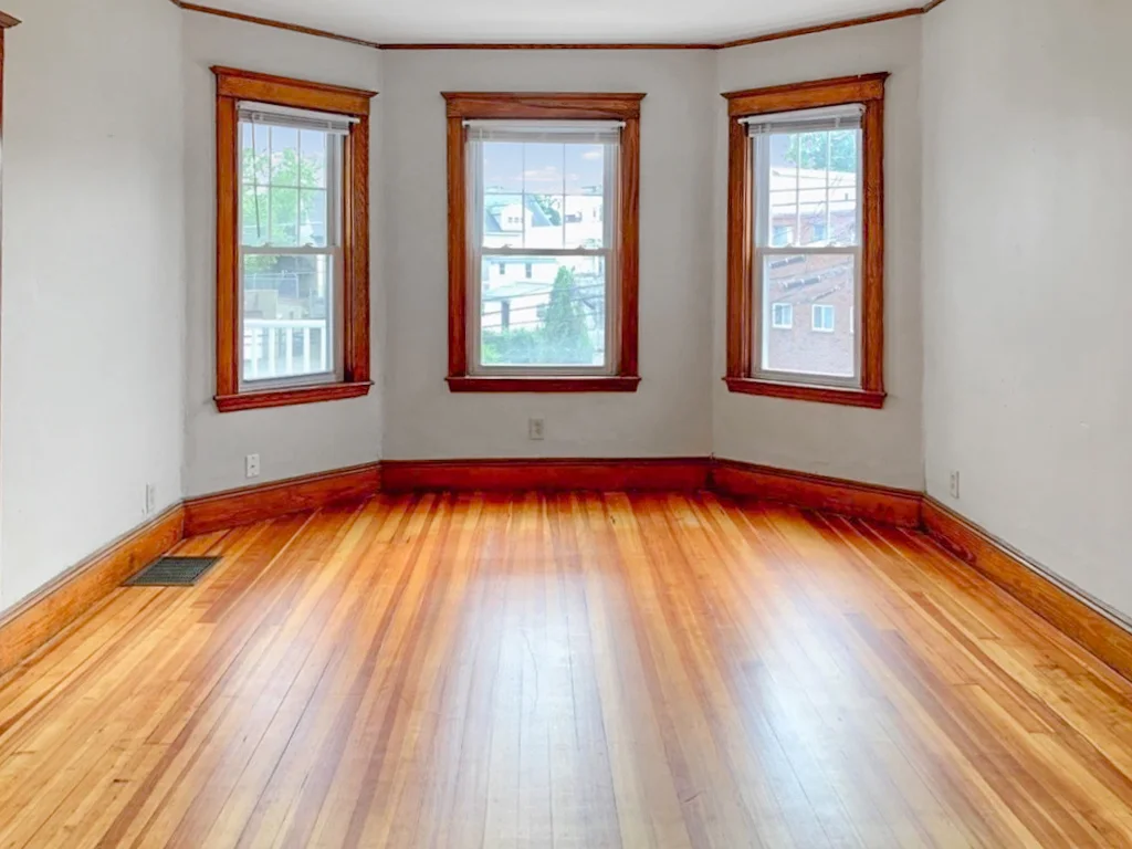 8 Wyvern St, Jamaica Plain