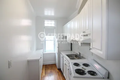 15 Green St, North Brookline