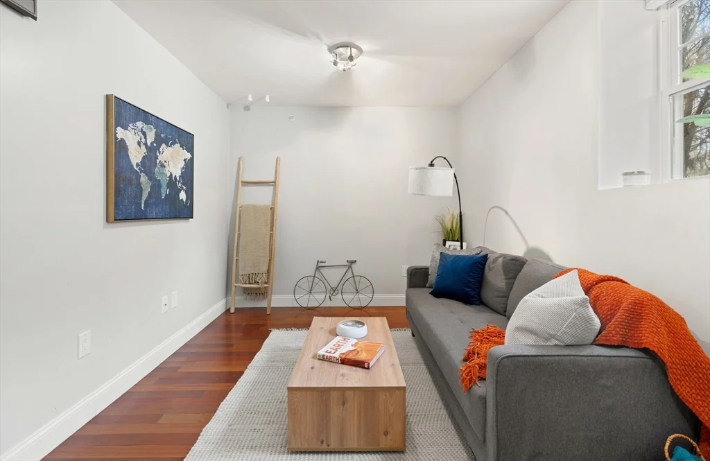 15 Millmont St, Roxbury