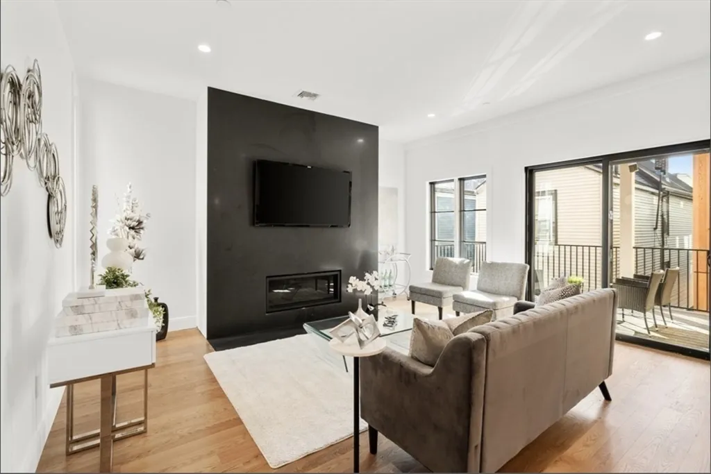 160 West Seventh St, South Boston