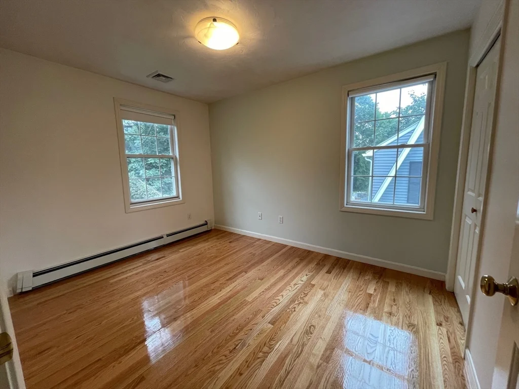 72 Cedar Rd N, Medford