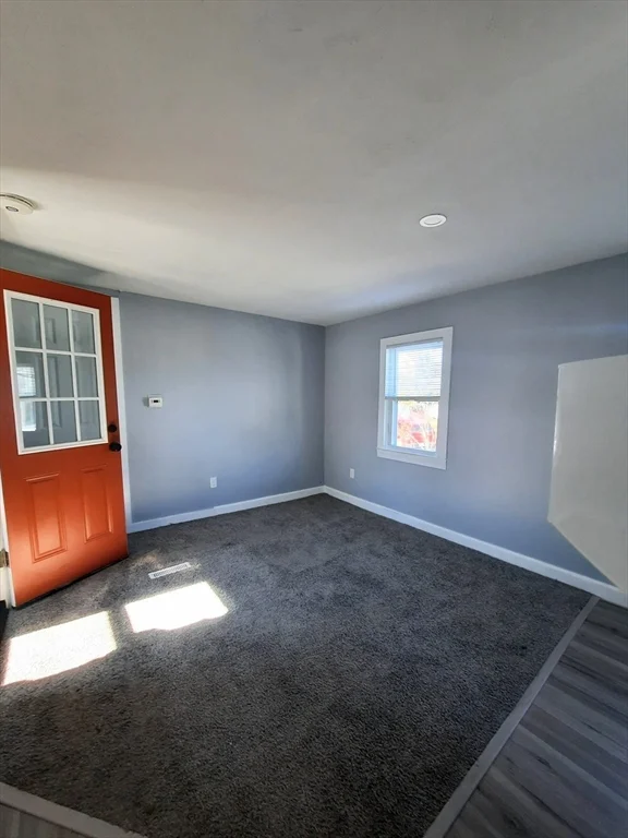 8 Stoney Beach Rd, Hull