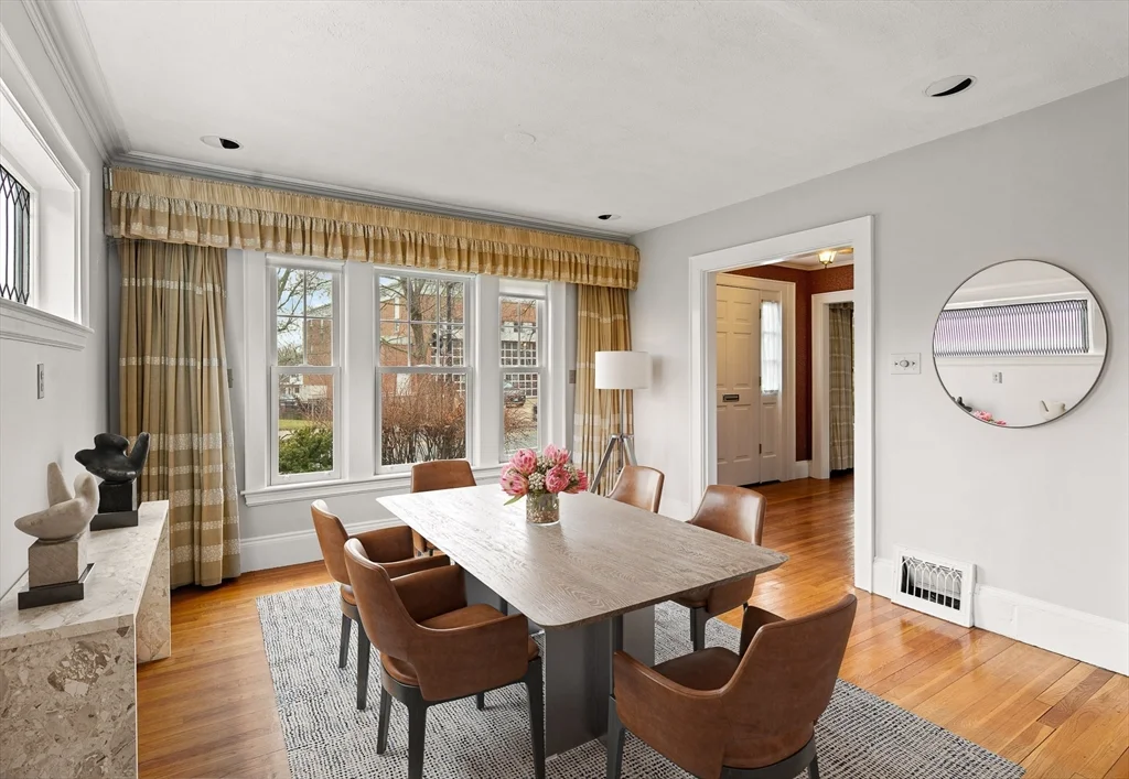 110 Leonard St, Belmont