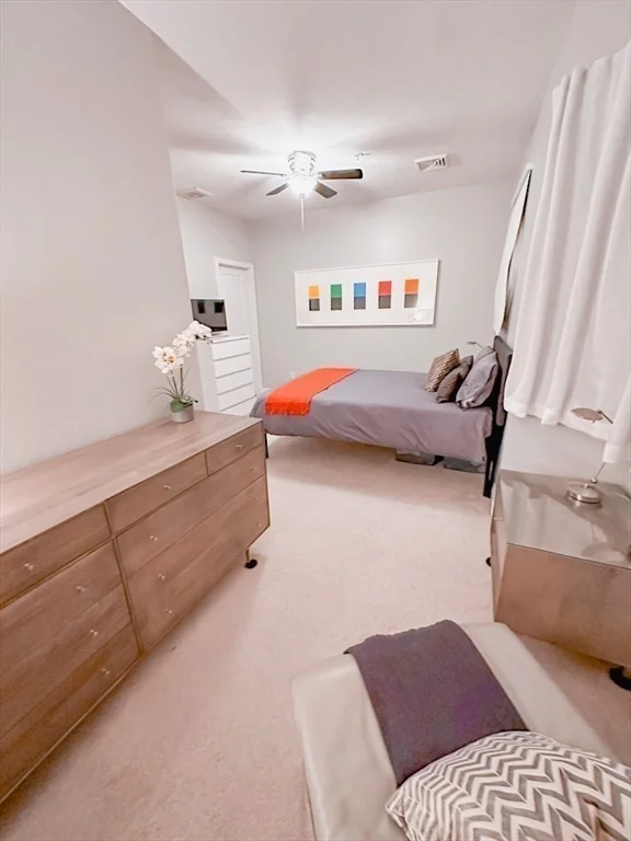 2 N Main St, Mansfield