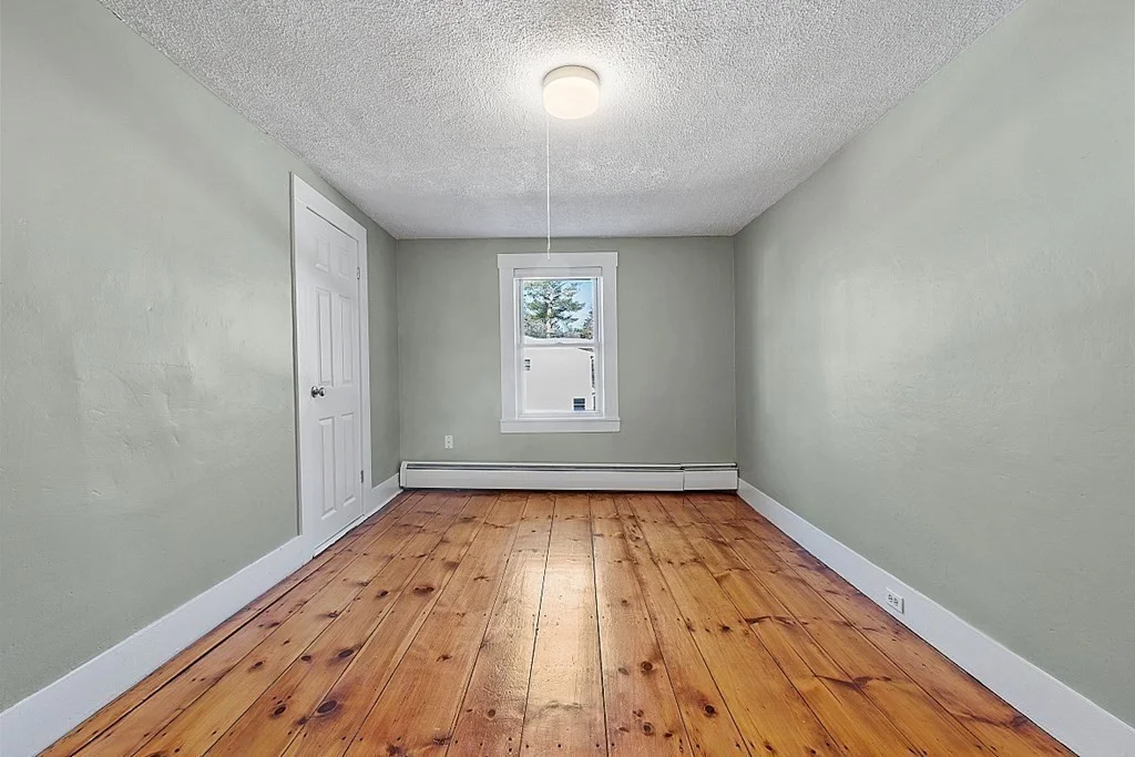8 Main St, Pepperell