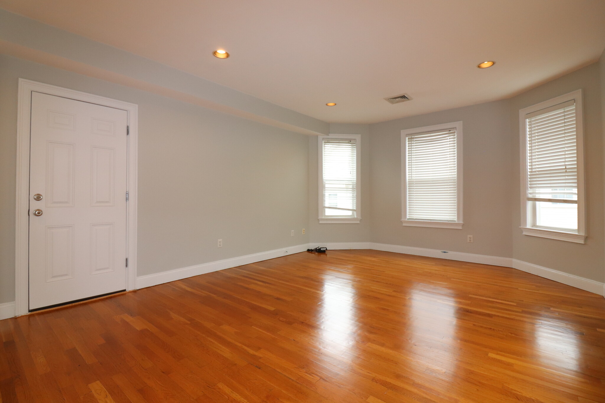 40 Middle St, South Boston