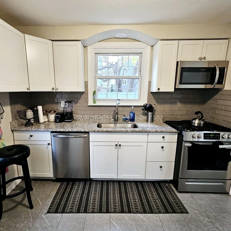 184 Canton St, East Side