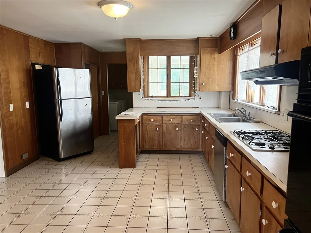 373 Winthrop St, Winthrop