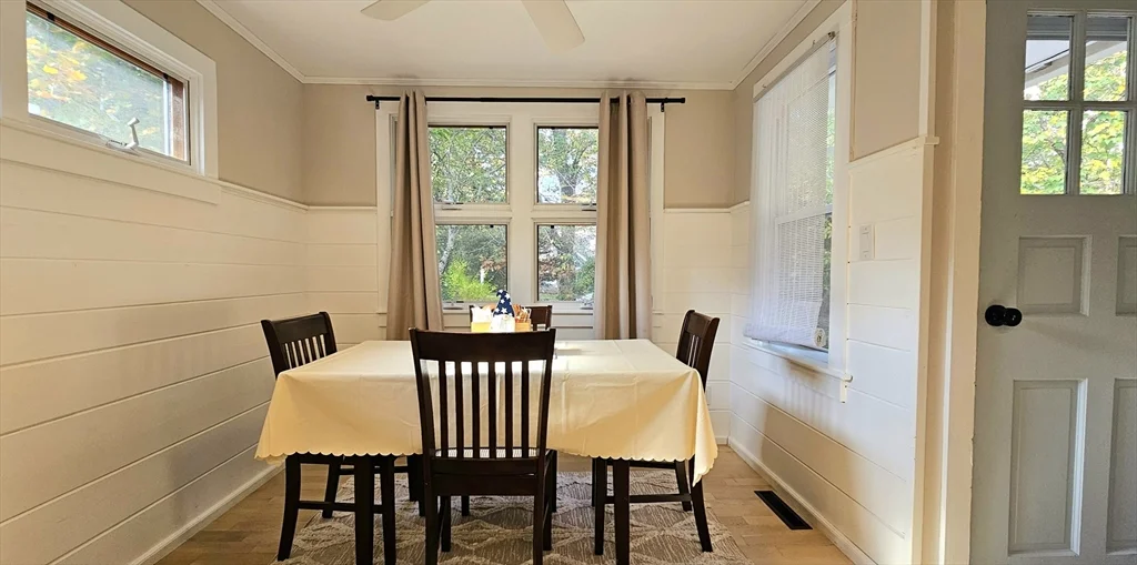 93 Ploughed Neck Rd, East Sandwich