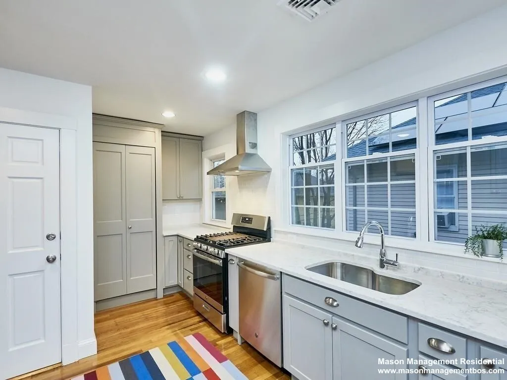 35 Roseway St, Jamaica Plain