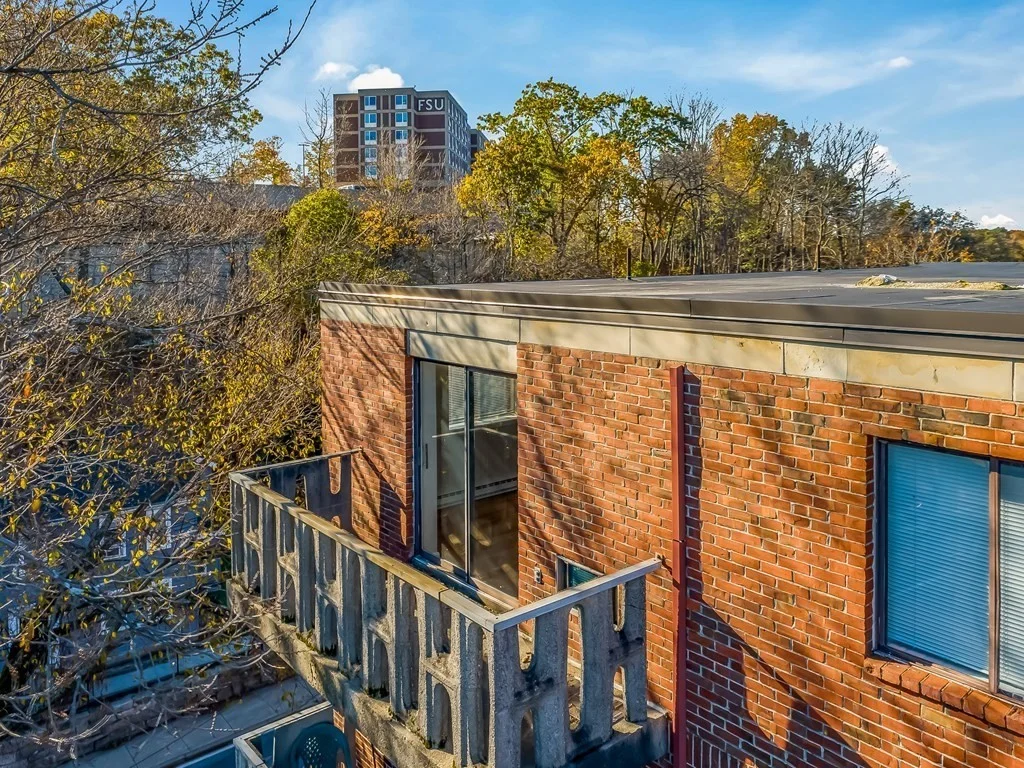 10 Main, Framingham