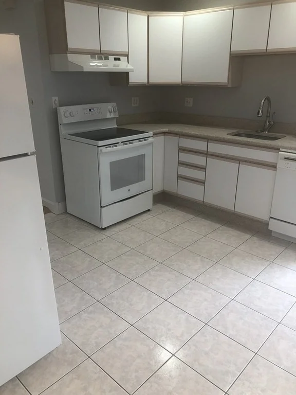 18 Belmont Park, Everett