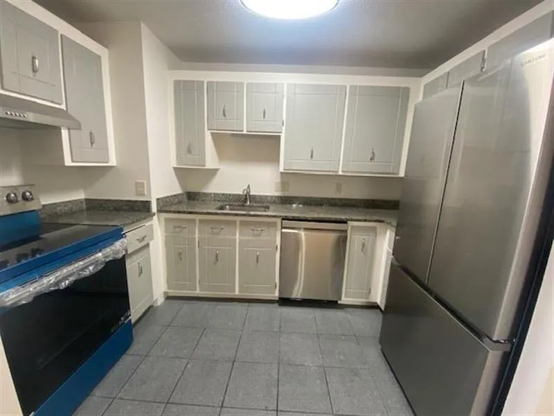 474 Broadway, Magoun Square