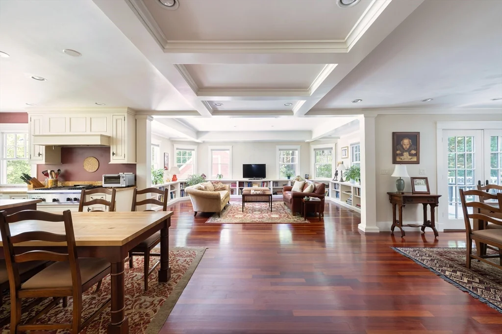 160 Allen Ave, Waban