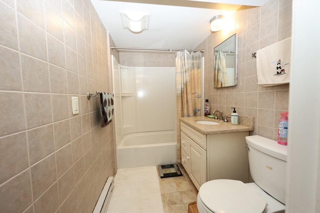 92 James Cir, Mashpee