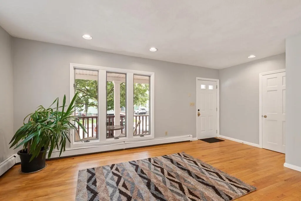 43 Sunset Rd, West Somerville