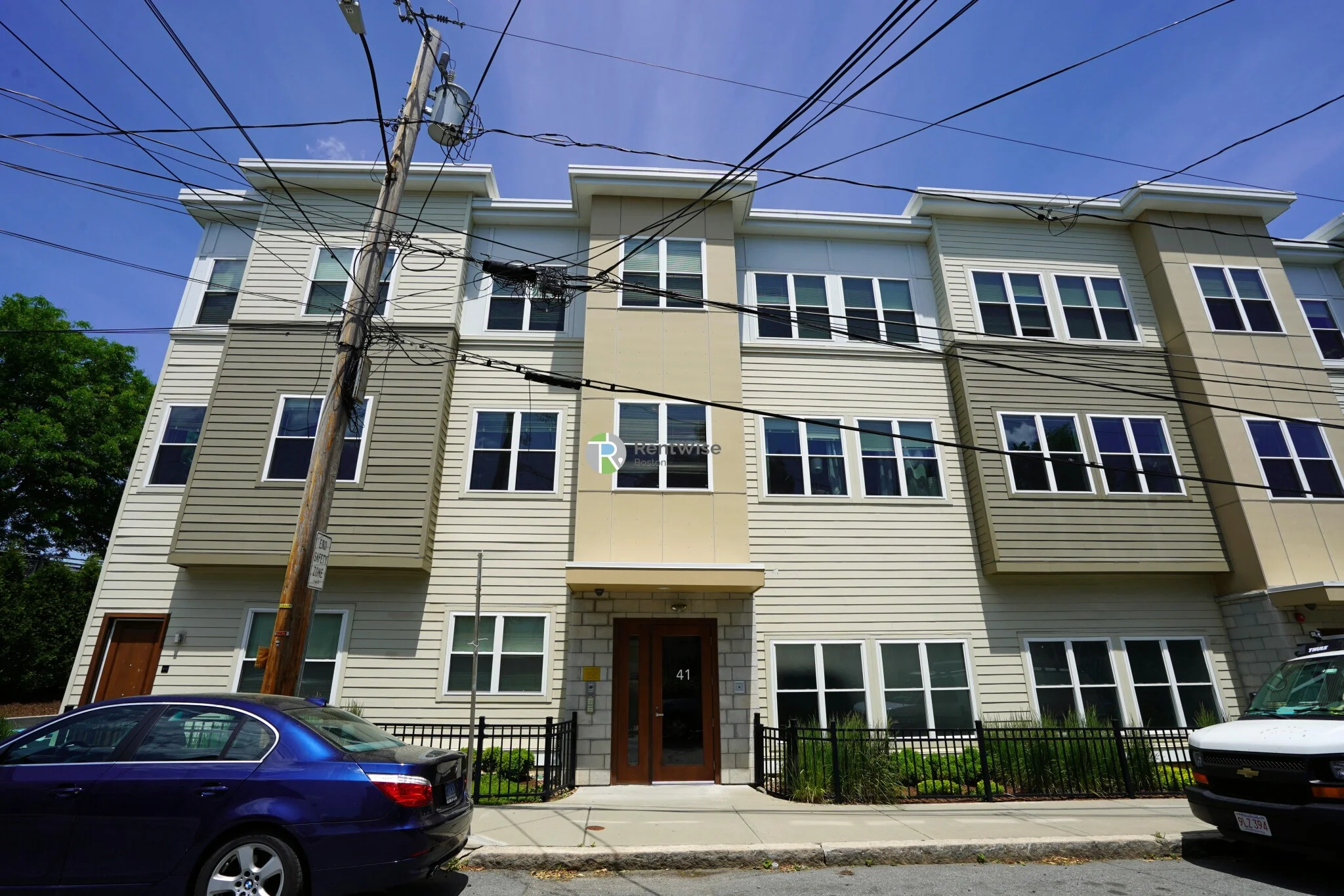 625 Mcgrath Highway, East Somerville