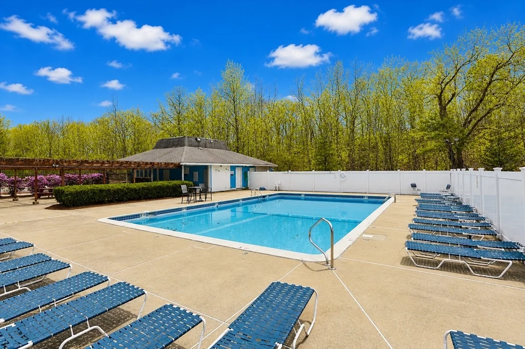 10 Beals Cove Rd, Hingham