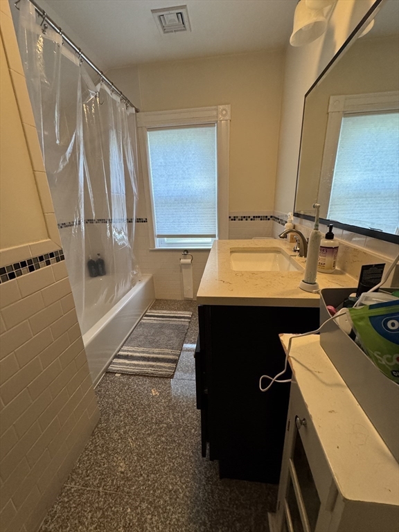 266 Lake Ave, Newton