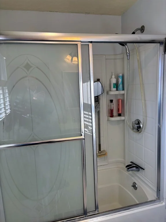 16 Pinecrest Village, Hopkinton